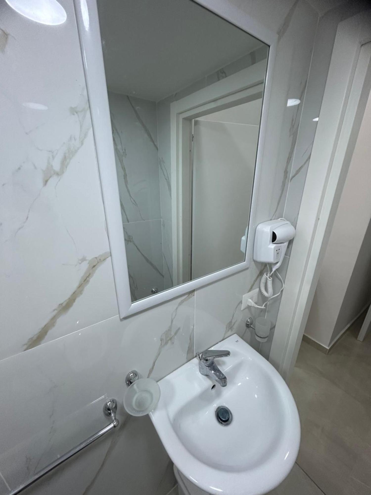 Luxury Rooms Carbonara 95 Napoli Bagian luar foto