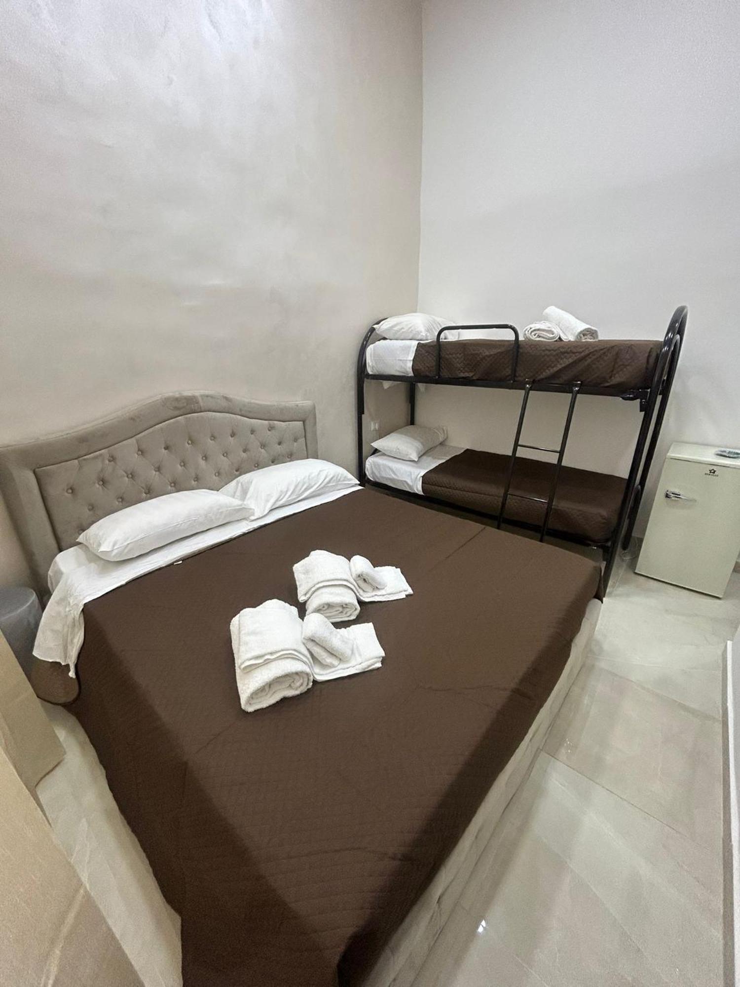 Luxury Rooms Carbonara 95 Napoli Bagian luar foto
