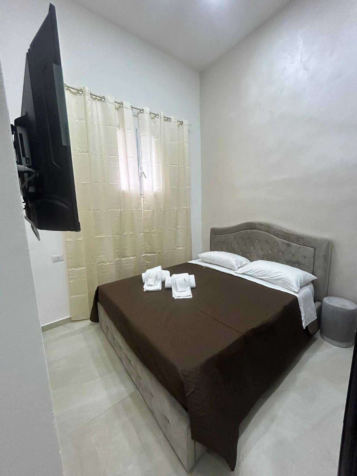 Luxury Rooms Carbonara 95 Napoli Bagian luar foto