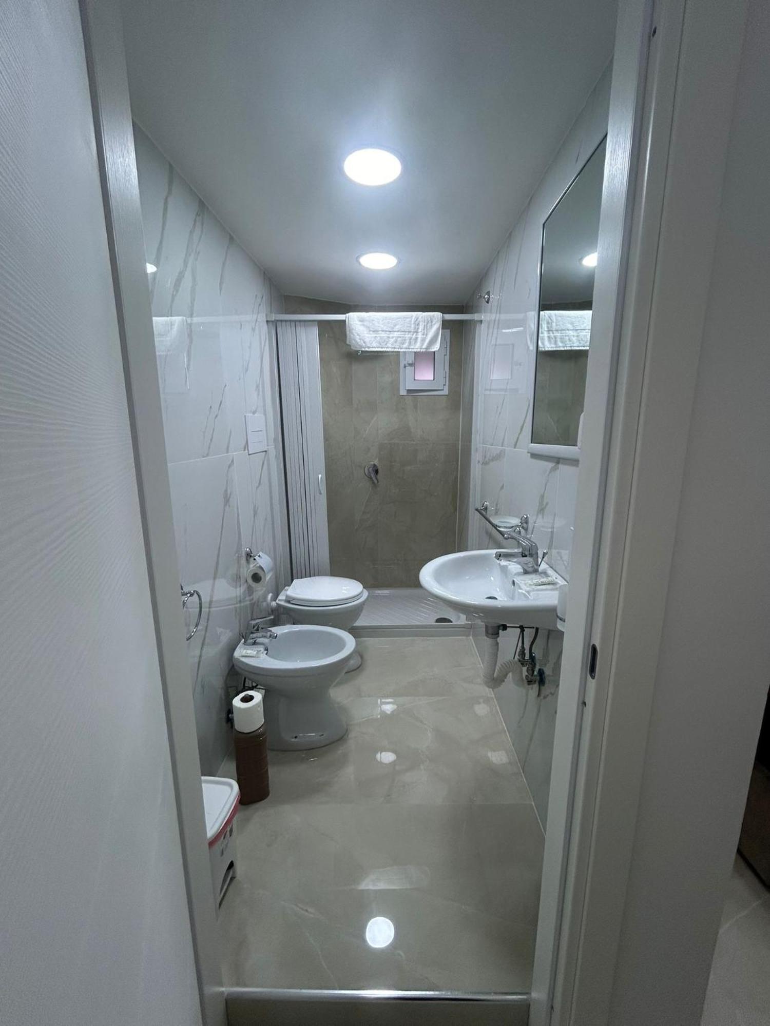Luxury Rooms Carbonara 95 Napoli Bagian luar foto
