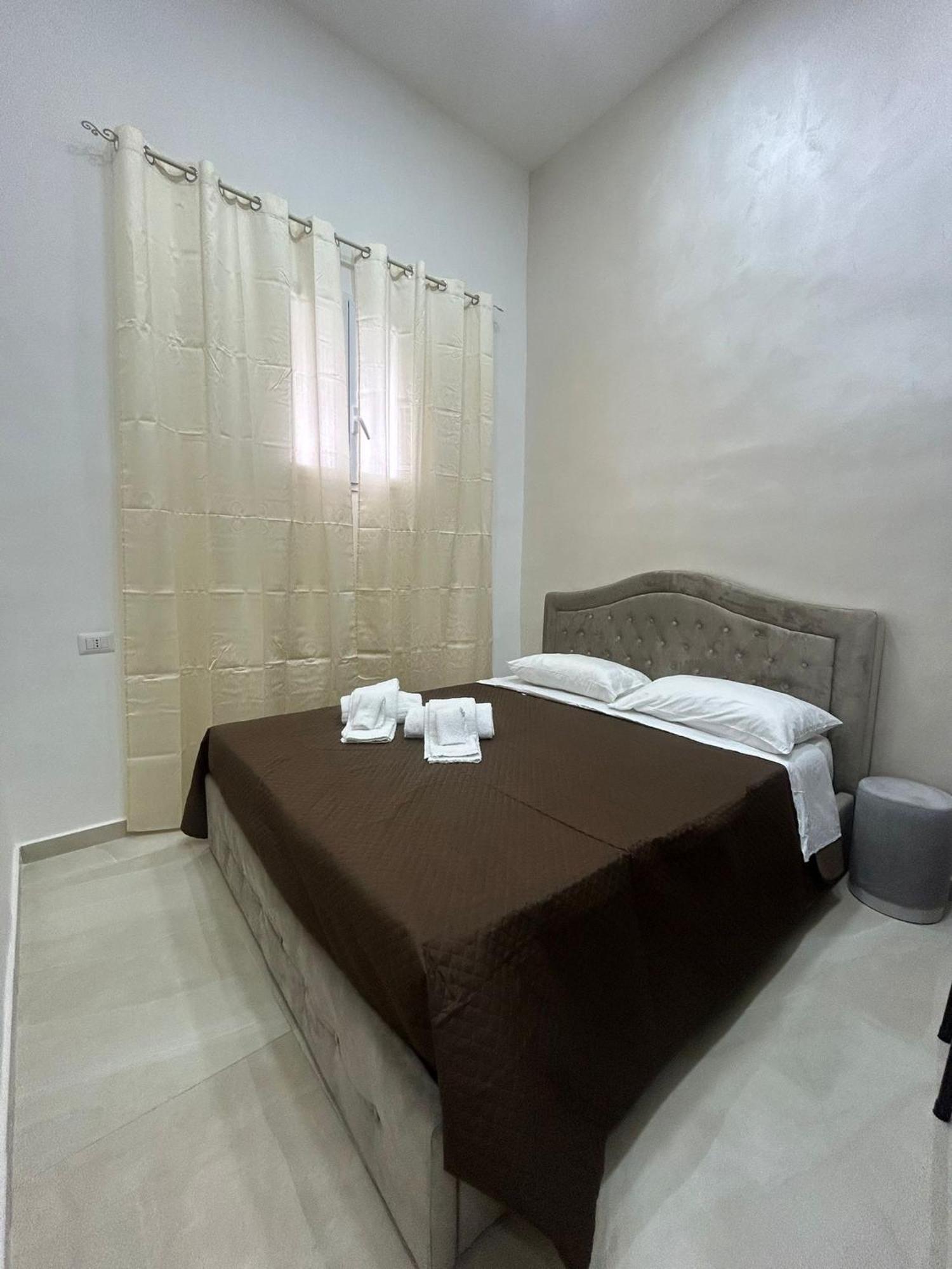 Luxury Rooms Carbonara 95 Napoli Bagian luar foto