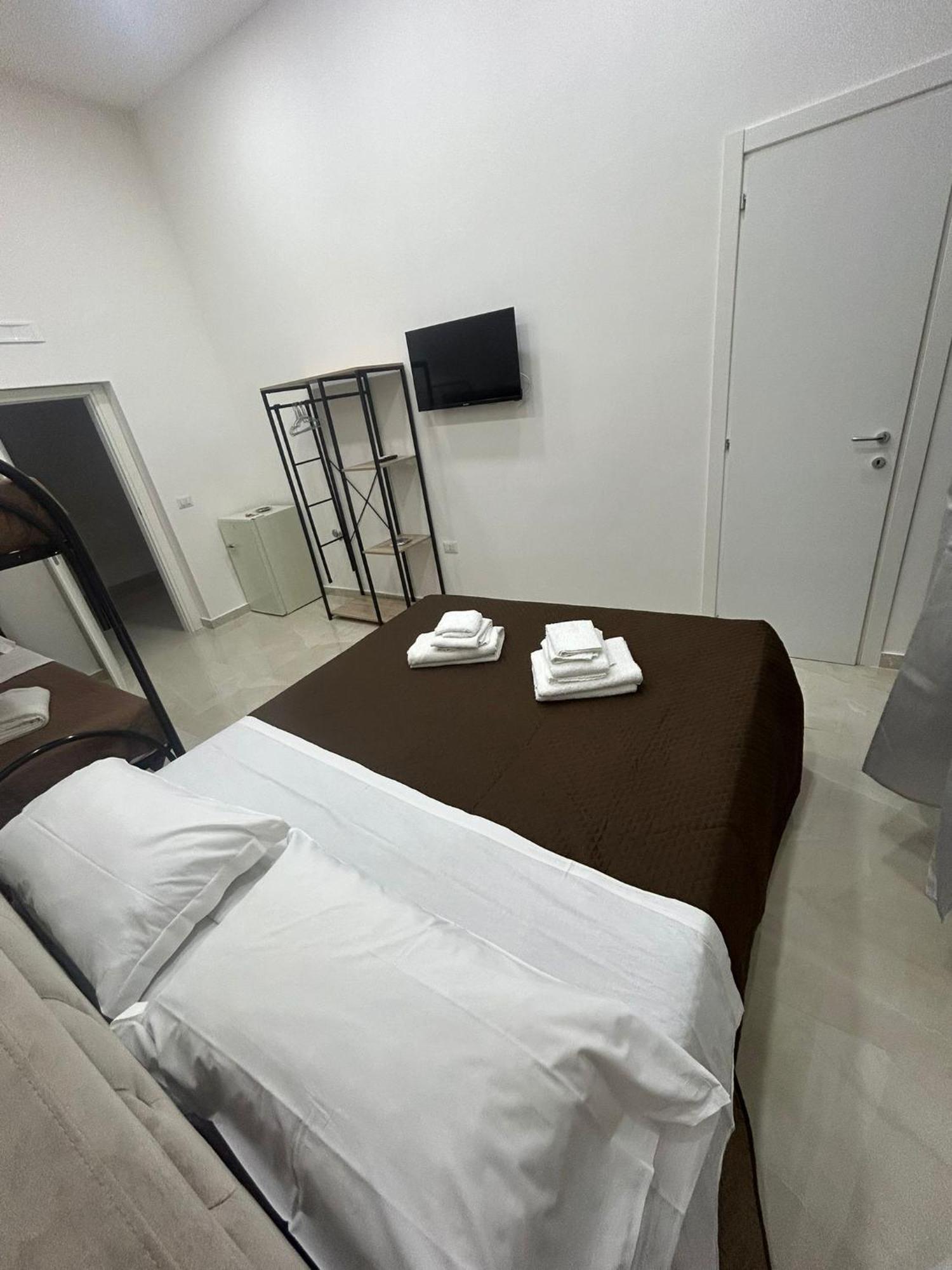 Luxury Rooms Carbonara 95 Napoli Bagian luar foto