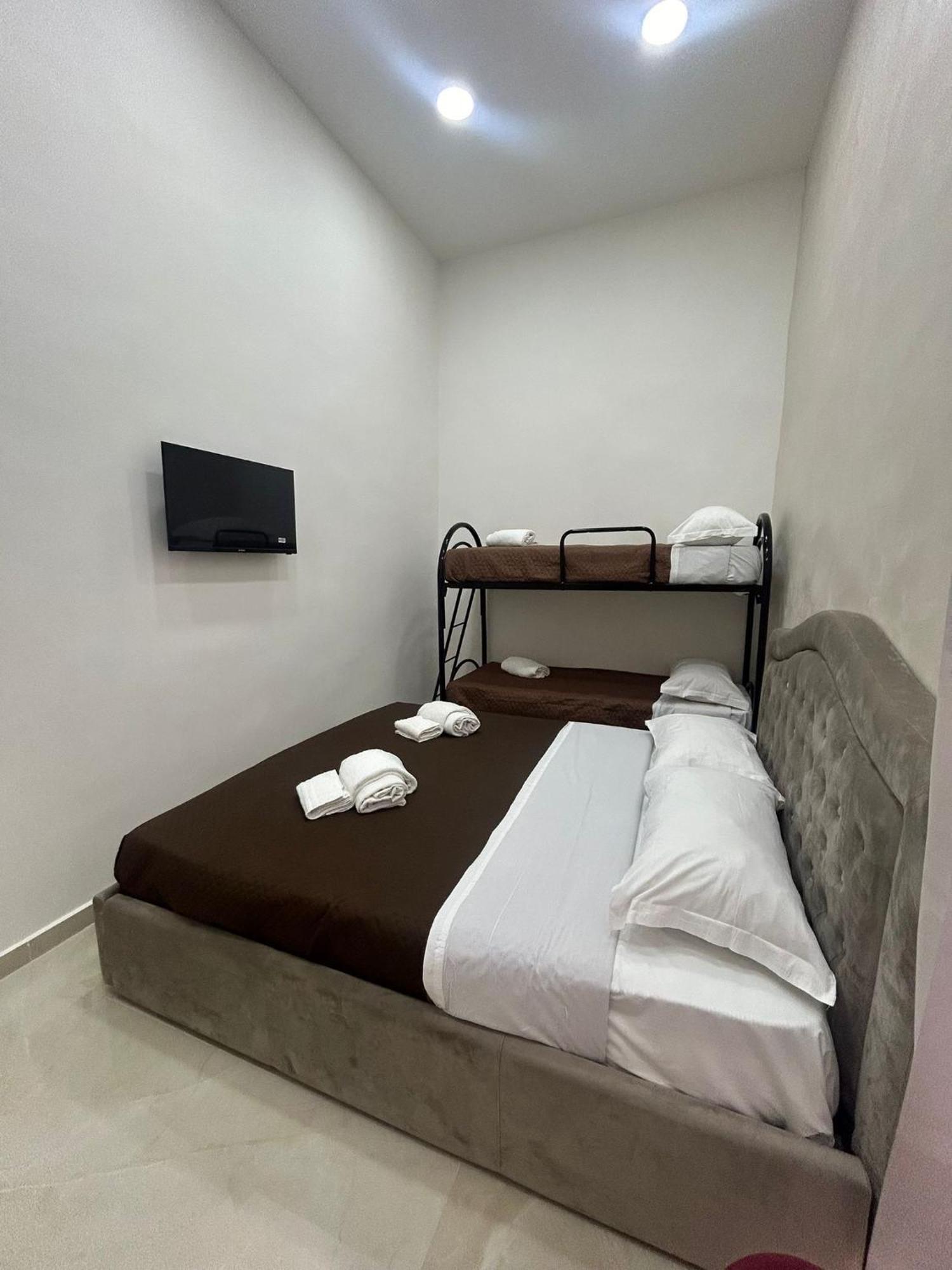 Luxury Rooms Carbonara 95 Napoli Bagian luar foto