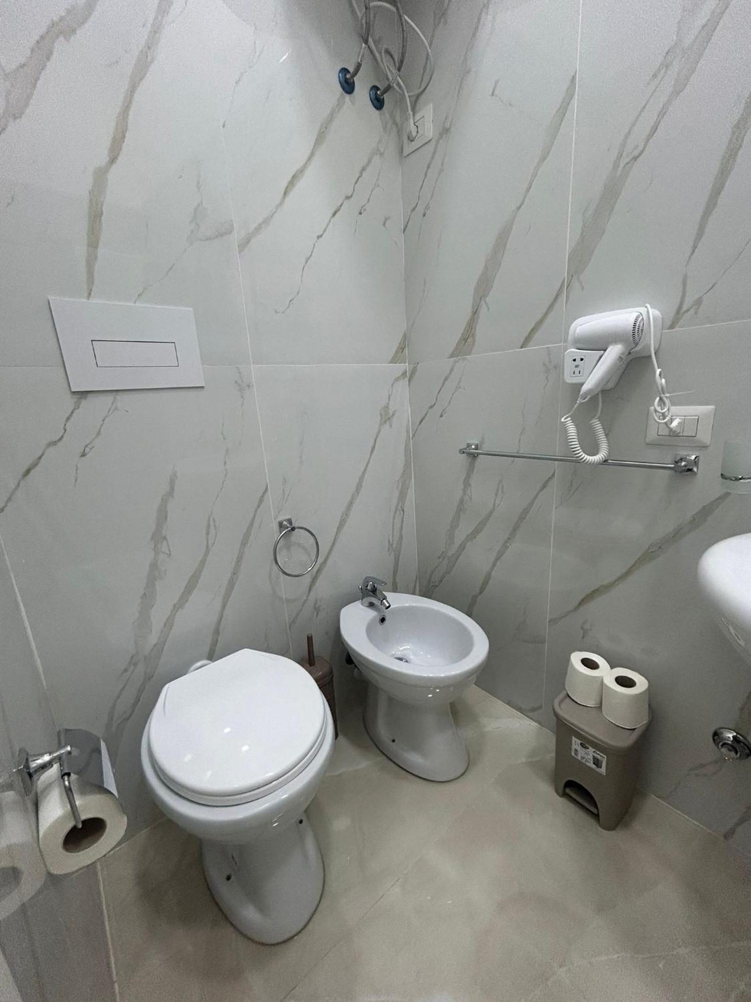Luxury Rooms Carbonara 95 Napoli Bagian luar foto