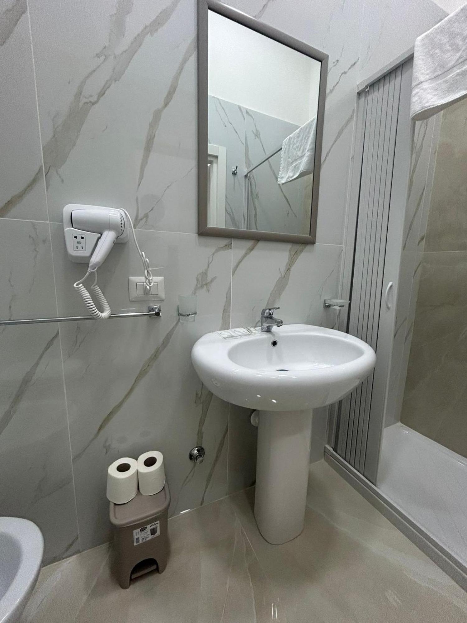 Luxury Rooms Carbonara 95 Napoli Bagian luar foto